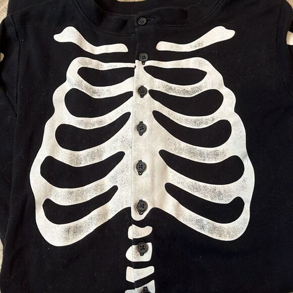 Old Navy glow in the dark skeleton onesie size medium - Picture 3 of 4